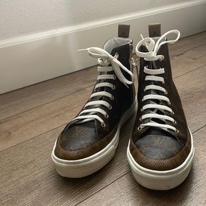 LOUIS VUITTON
Patent Reverse Monogram Stellar Sneaker Boots
